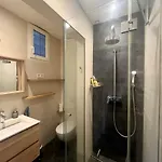 Bright Apartment - Canal View