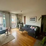 Bright Apartment - Canal View
